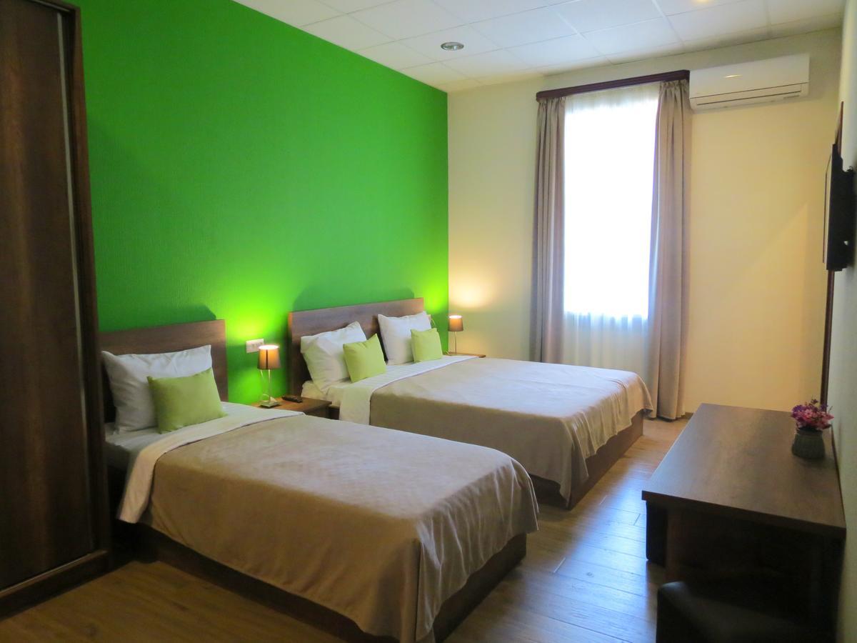 Your Home Hotel Tbilisi Esterno foto
